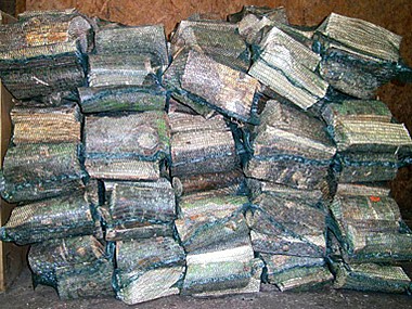 Netted seasoned hardwood logs - bulk.